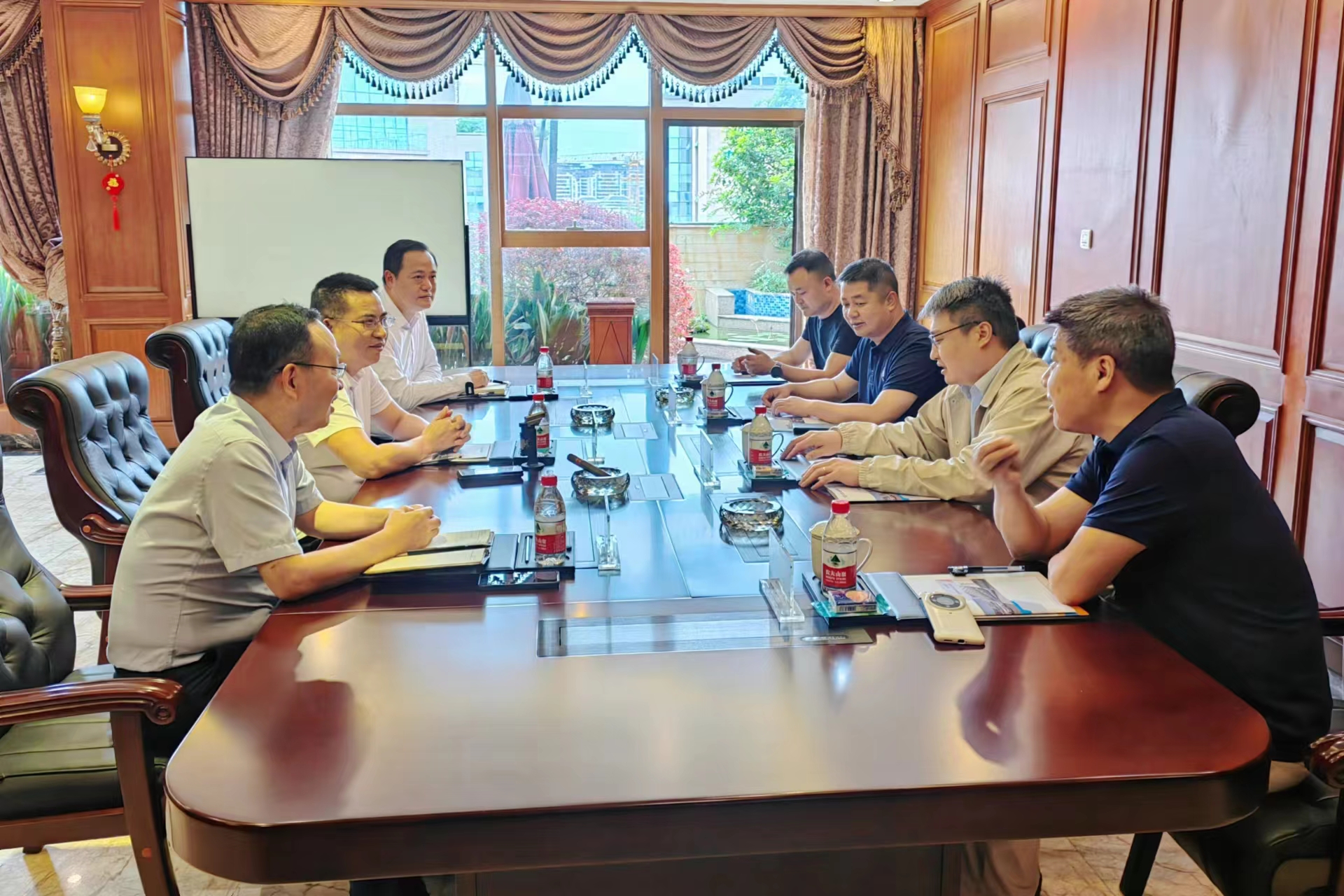 �����������ó����۹�˾��˾������һ�е��ڲ�888����Ϊ���ٷ���վ��ҵ������̸