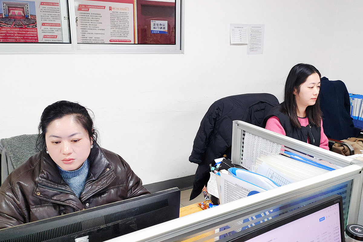 20250213-01-02ÊÂÇéÖеÄÀîÇ壨ÓÒ£©¡¢ÀîËÉÓ¢£¨×ó£© 20250213-01-02ÊÂÇéÖеÄÀîÇ壨ÓÒ£©¡¢ÀîËÉÓ¢£¨×ó£©