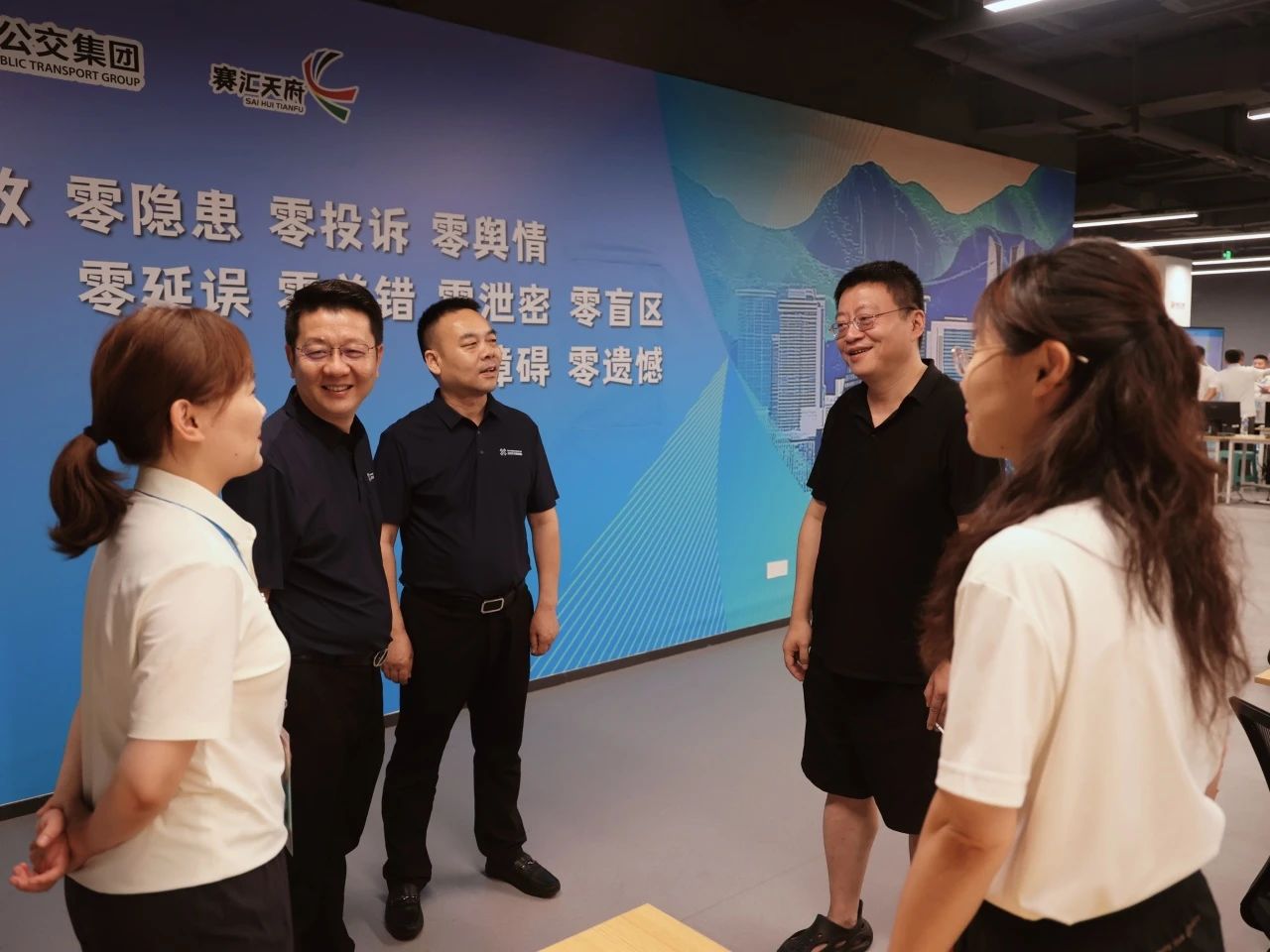 ���������ˡ��ڲ�888����Ϊ���ٷ���վ��ҵ�����˻ύָͨ�����Ľ�������������ȫ�����ܿ�Ļʽ����